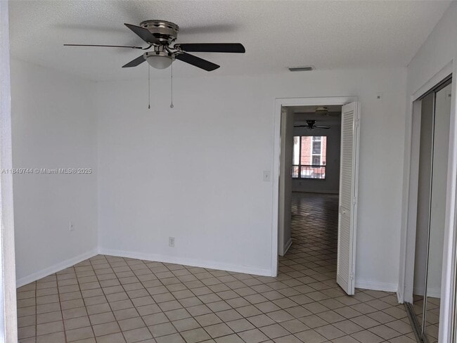 Building Photo - 1100 Crystal Lake Dr