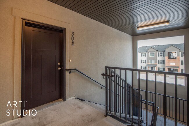Building Photo - Exquisite Brand New Lehi Condo