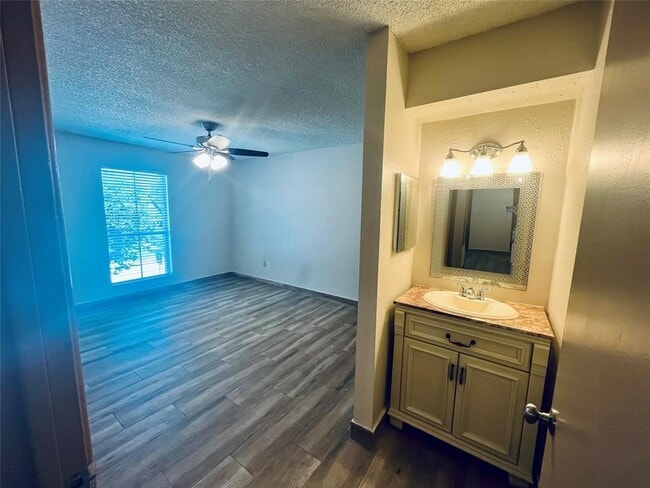 Building Photo - 1516 Bay Area Blvd