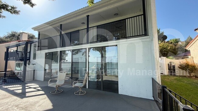 Foto del edificio - 3612 Lakeside Dr