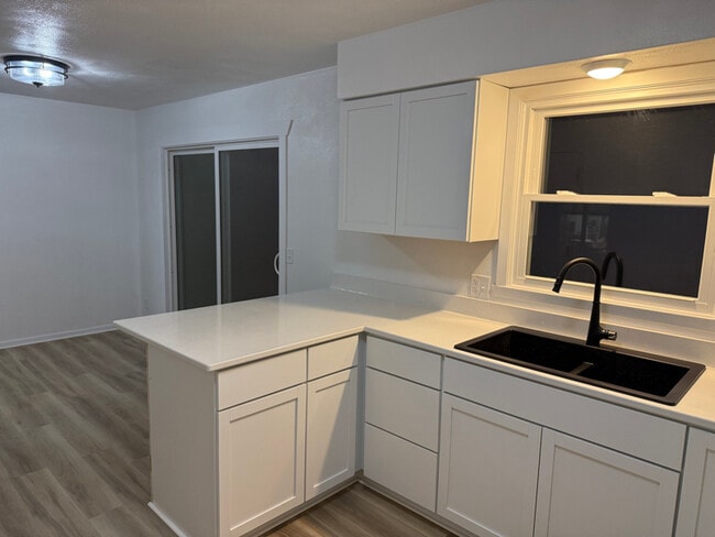 Foto del edificio - 250 Westridge Rd