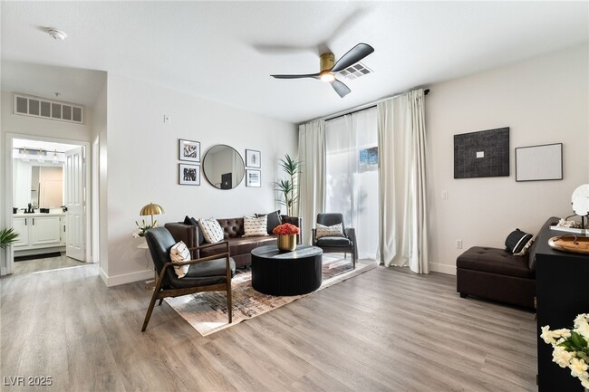 Foto del edificio - 2900 Sunridge Heights Pkwy