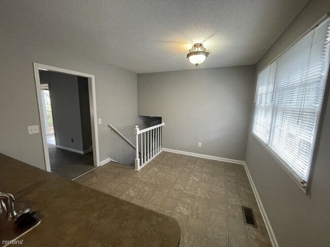 Building Photo - 3 br, 2 bath House - 5905 Periwinkle Ct
