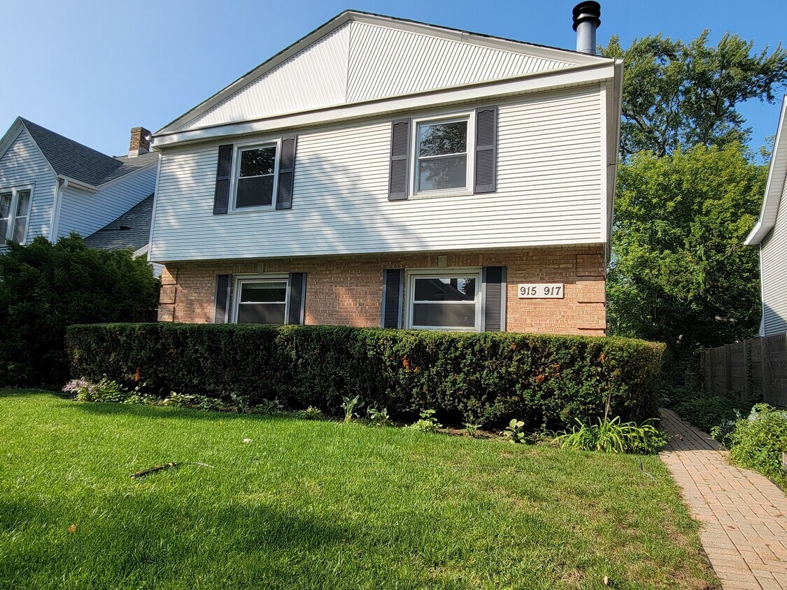 915 Hamlin St, Evanston, IL 60201 Townhome Rentals in Evanston IL