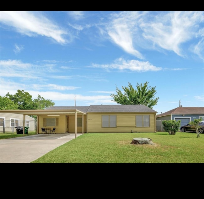 Photo - 5005 Holloway Dr House