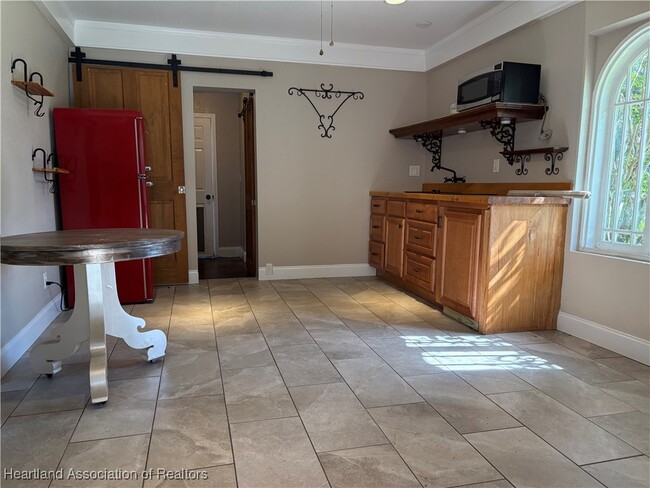 Foto del edificio - 2650 Lakeview Dr