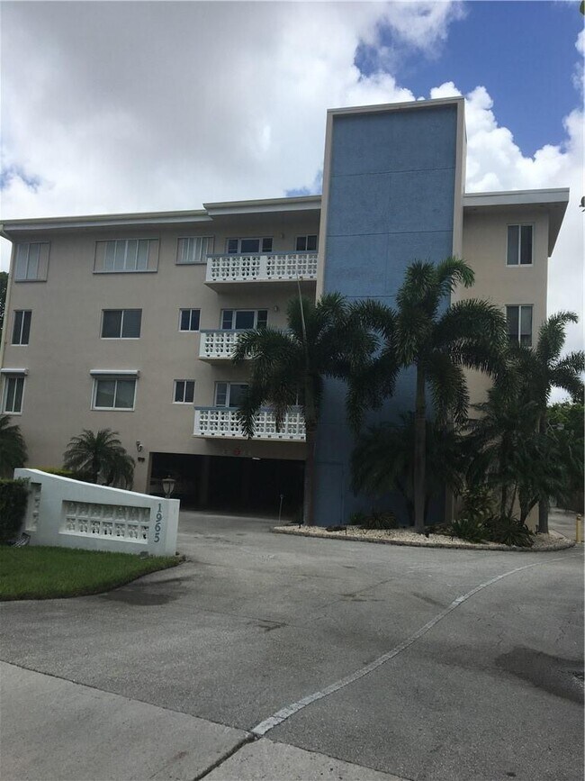 Building Photo - 1965 S Ocean Blvd