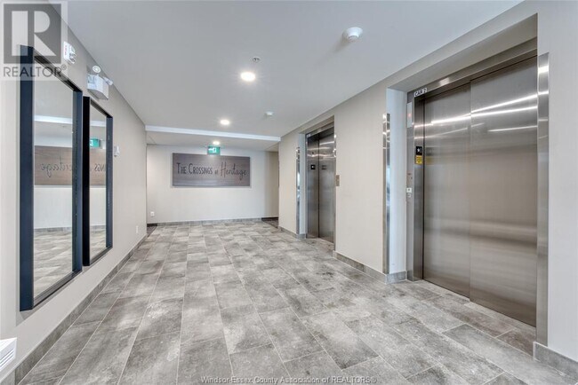 Photo du bâtiment - 2550 Sandwich W Pkwy