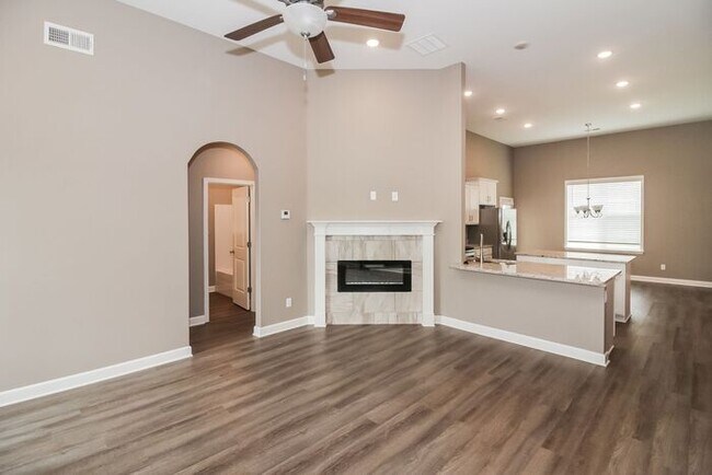 Building Photo - Now Leasing a 4-Bedroom 3 Bath Home In Hor...