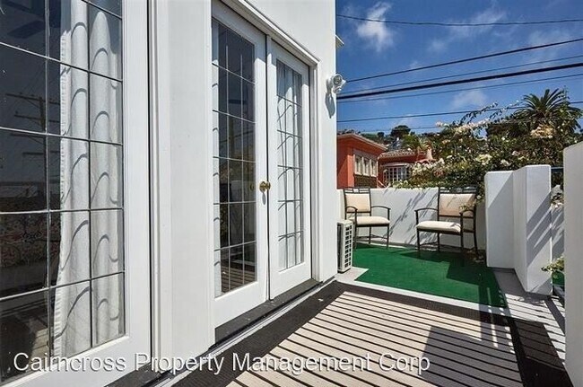 Building Photo - 4 br, 3.5 bath House - 1253 Torrey Pines Rd