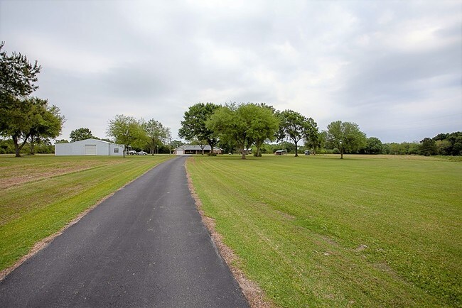 Building Photo - 210 Glenn Ln