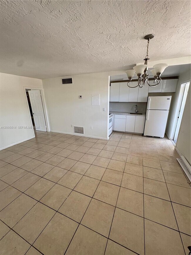 Foto del edificio - 1515 NE 125th Terrace