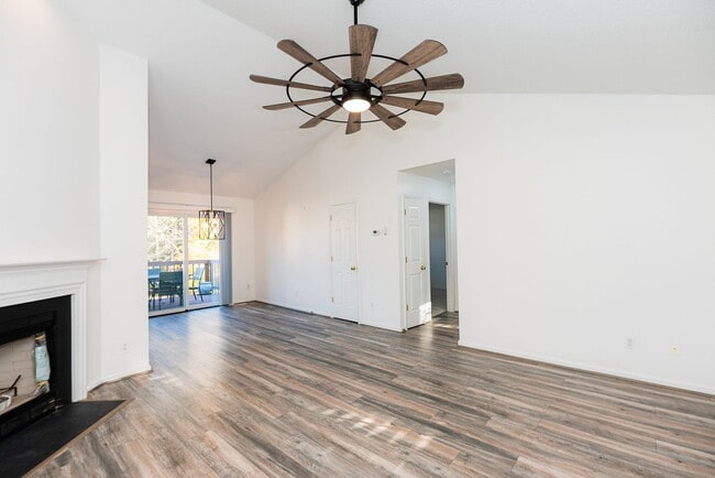 Foto del edificio - Charming 3Bed/2Bath house with 1 car garage in Greensboro