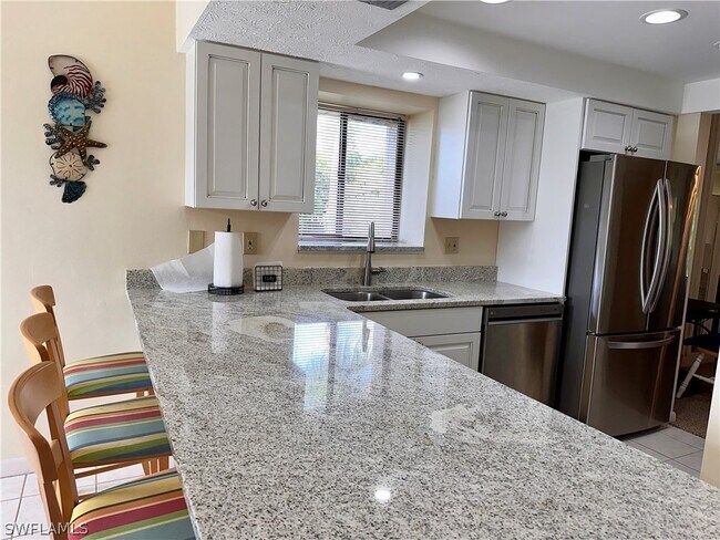 Foto del edificio - 15751 Windward Way Cir