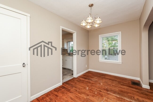 Foto del edificio - 4263 Woodcliffe Ave