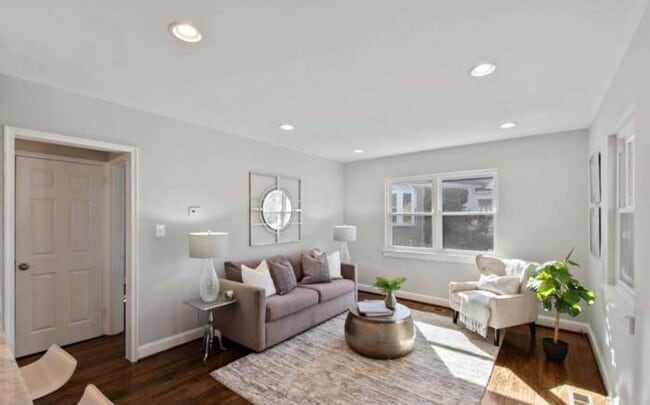 Foto del edificio - 2921 Johnson Rd
