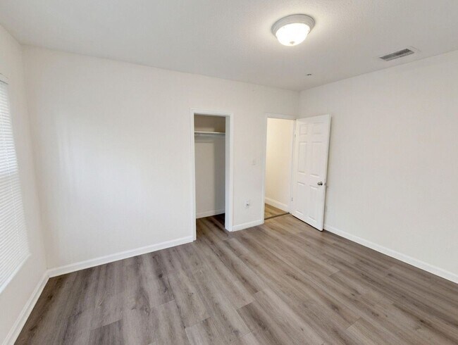 Foto del edificio - 8013 NW 10th Ct