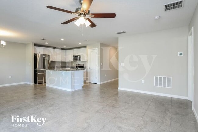 Building Photo - 421 Earhart Dr