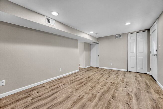 Foto del edificio - $1,450, 1 bed, 1 bath, located in Denver.