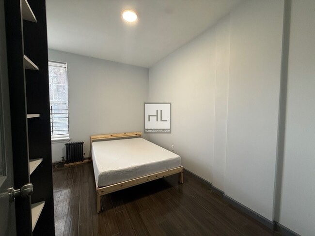 Building Photo - Brighton Beach 3BR | 30 Seconds to B/Q Train + Beach Access | Renovated Apartment