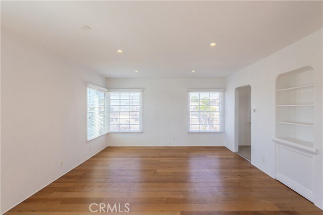 Foto del edificio - 3030 Manhattan Ave