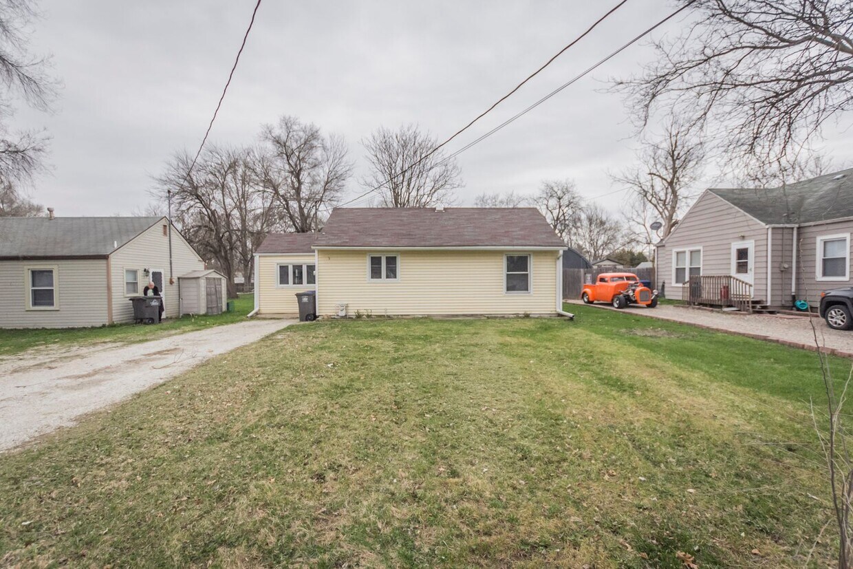 Foto principal - Spacious 4 bedroom 1 bath home- Located on...