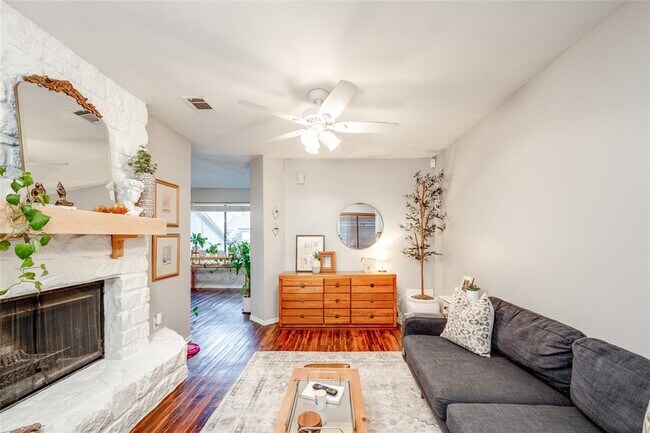 Foto del edificio - 1730 Timber Ridge Rd