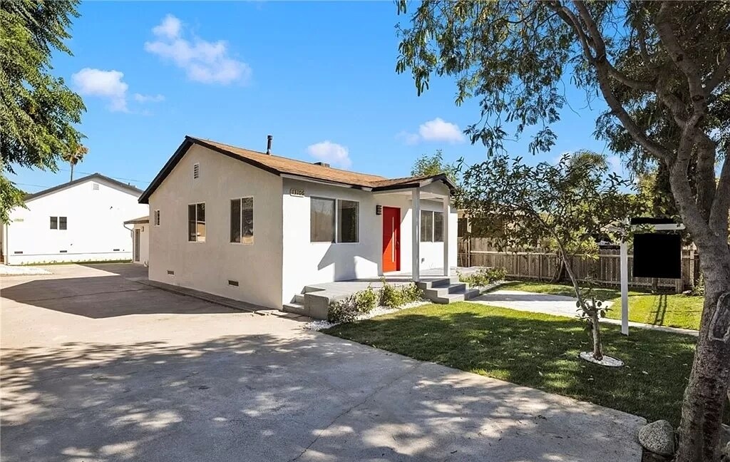 Unit Front - 13106 Mercer St