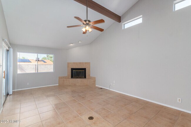 Foto del edificio - 9353 E Altadena Ave