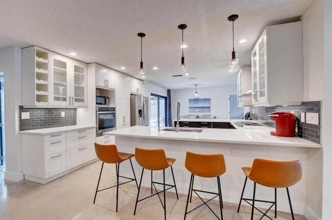 Foto del edificio - Northwest 12th Way, Boca Raton, FL 33486 - 4 BR 2 BA single-family home