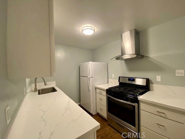 Foto del edificio - 5552 Riverton Ave