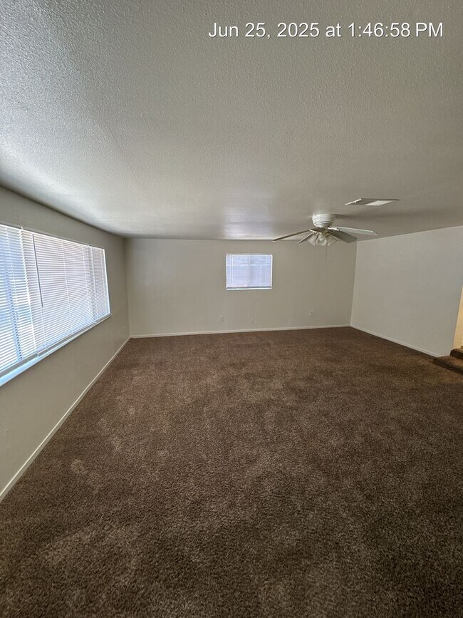 Foto del edificio - Upgrades galore to this home on Harvard St...