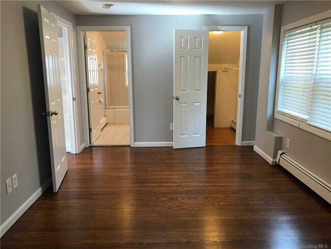 Building Photo - 6 Manor Pl