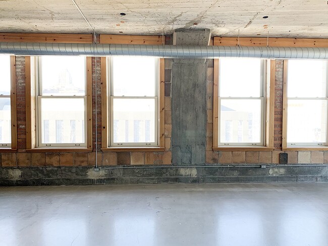 Building Photo - Graphic Arts Lofts