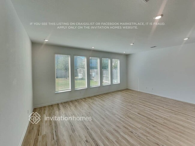 Building Photo - 4026 Champlain Wy