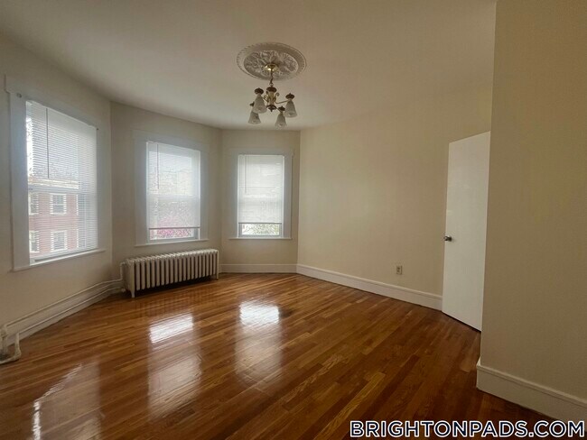 Building Photo - 110 Murdock St