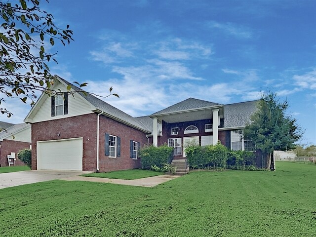 Primary Photo - 551 Windy Road