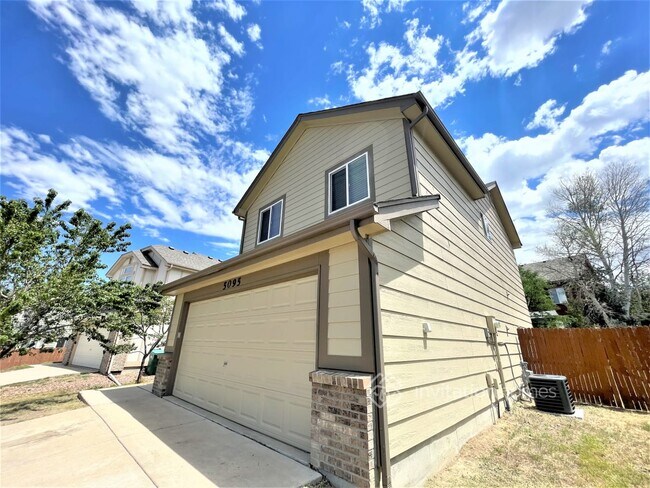 Foto del edificio - 5095 Weaver Dr
