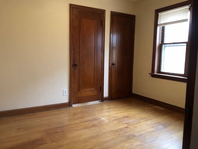 Building Photo - 6933 Hillsland