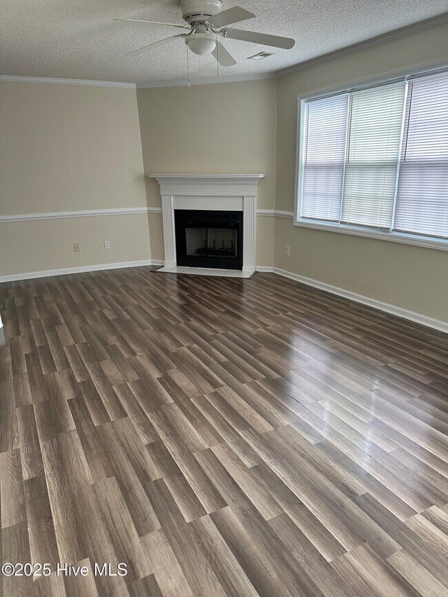 Foto del edificio - 3917 Sterling Pointe Dr