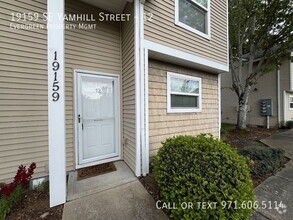 Building Photo - 19159 SE Yamhill St