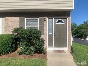 Building Photo - 720 E Sherwood Hills Dr
