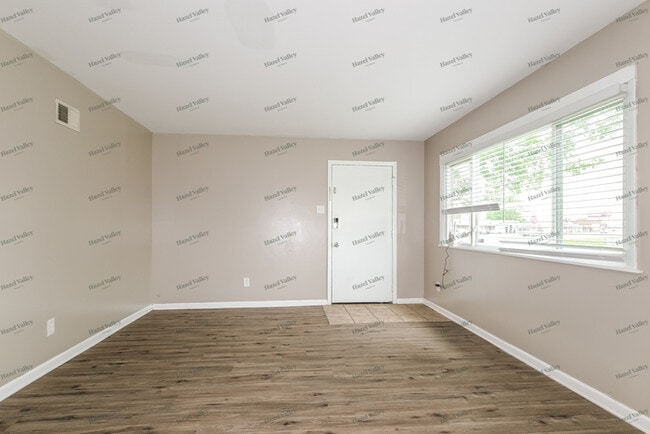 Building Photo - 18 Brightwell Ct