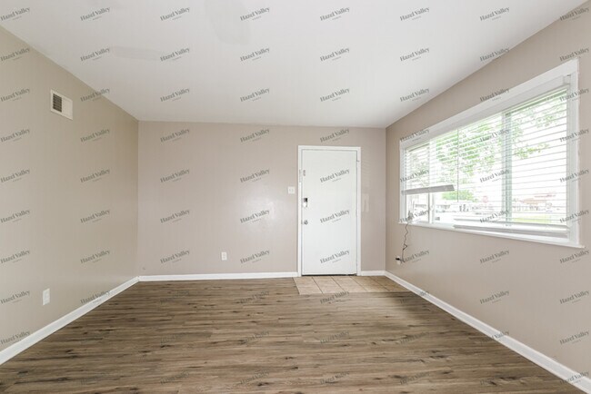 Foto del edificio - 18 Brightwell Ct