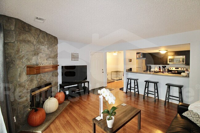 Foto del edificio - 6388 Oak Ct