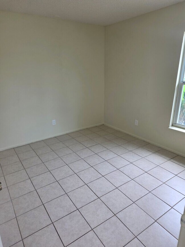 Building Photo - 3/2 DUPLEX