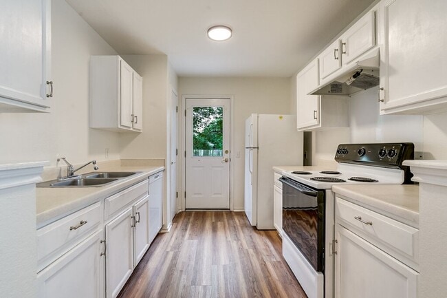 Building Photo - 1505 Strickland Dr