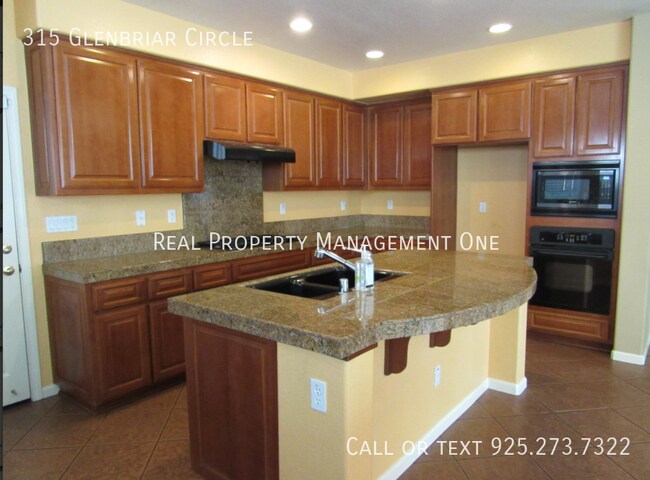 Foto del edificio - 315 Glenbriar Cir