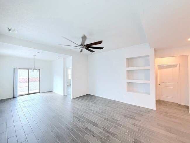 Foto del edificio - Beautiful 3 bed 2 bath home in Enchanted Hills area of Rio Rancho. Refrigerated Air! Near Hwy 550