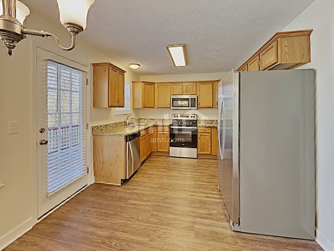 Building Photo - 3429 White Pine Dr